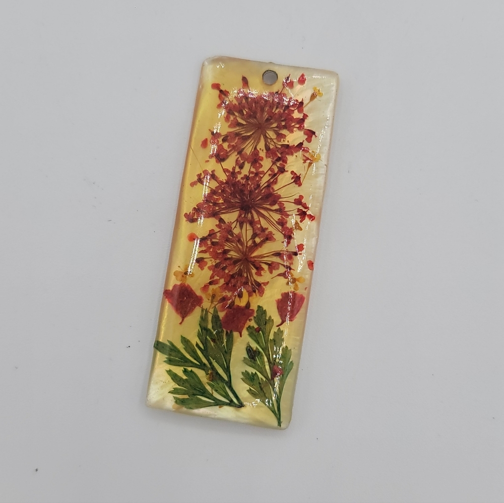 Pressed Flower Resin Pendant Amber Lucite Botanical Cottagecore 1980s Vintage